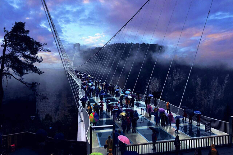 長(zhǎng)沙出發(fā)到張家界玻璃橋、天門山、玻璃棧道、鳳凰古城3日游